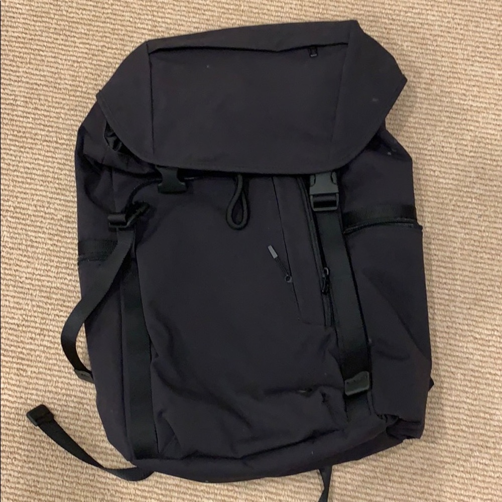 Lululemon Command The Day 24L Backpack